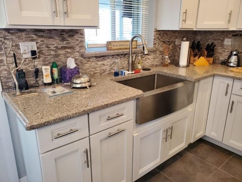 For Rent: $3,650 (2 beds, 1 baths, 925 Square Feet)