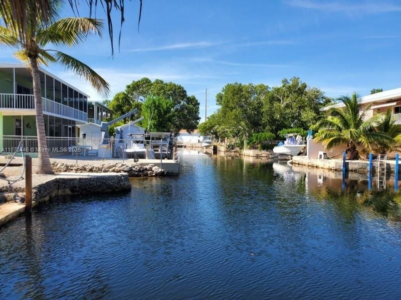 For Rent: $3,650 (2 beds, 1 baths, 925 Square Feet)