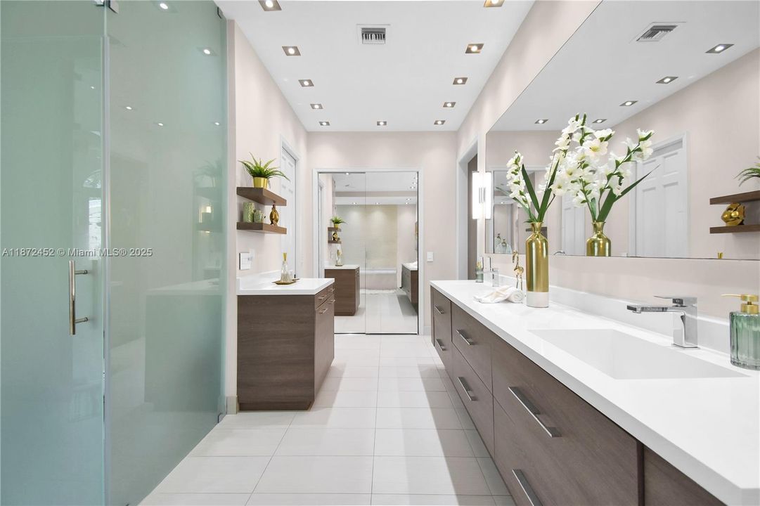 For Sale: $5,995,000 (6 beds, 8 baths, 7647 Square Feet)