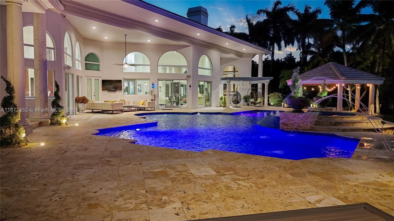 For Sale: $5,995,000 (6 beds, 8 baths, 7647 Square Feet)