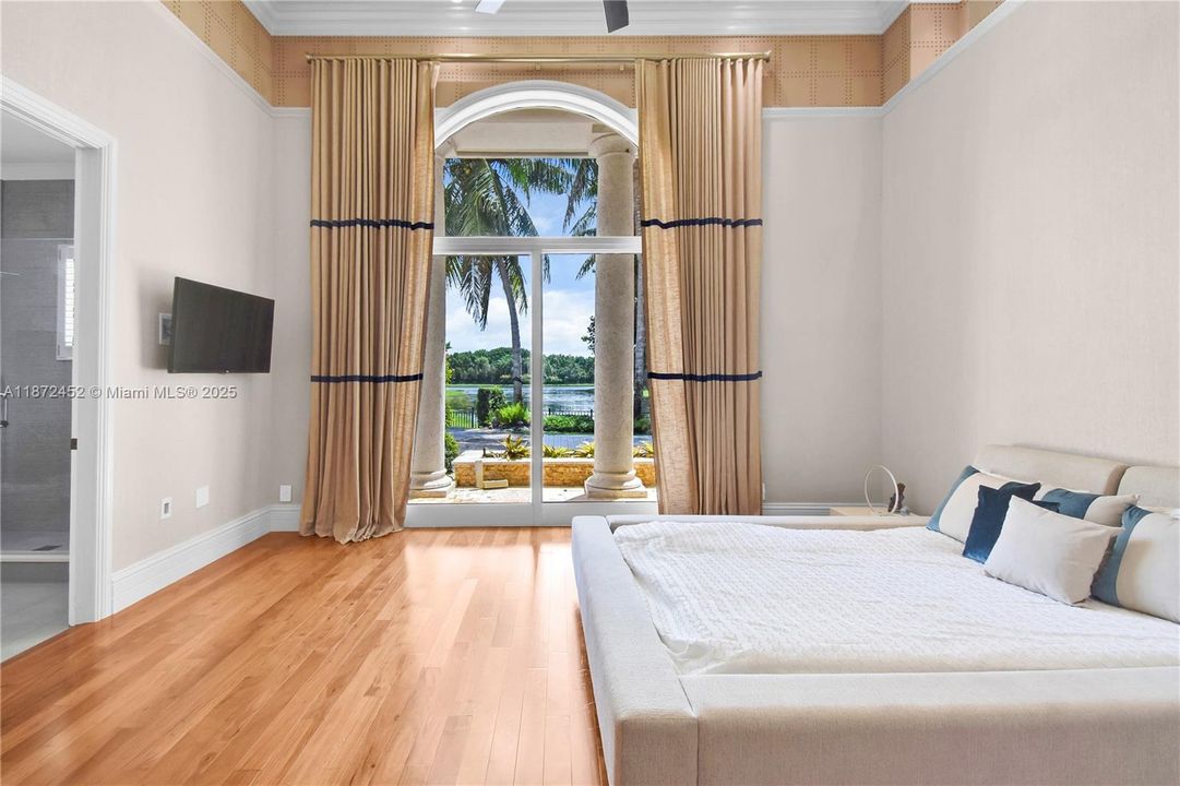 For Sale: $5,995,000 (6 beds, 8 baths, 7647 Square Feet)