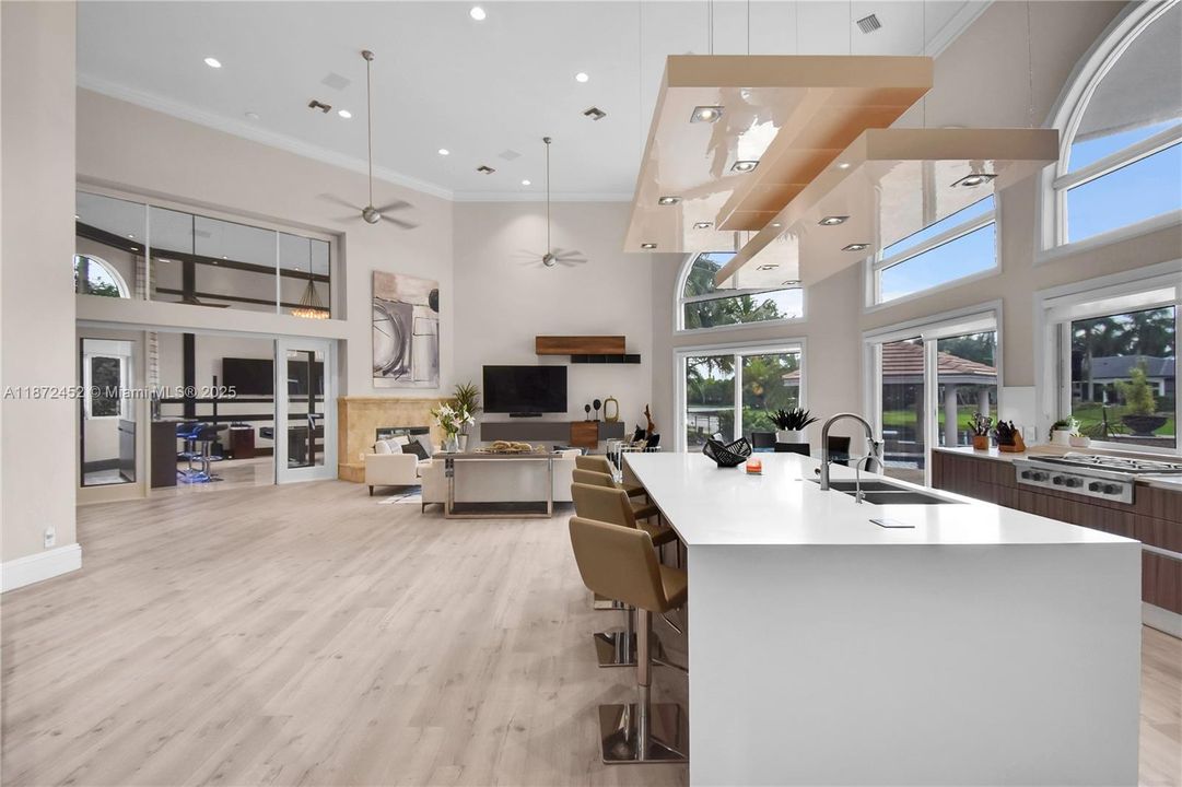 For Sale: $5,995,000 (6 beds, 8 baths, 7647 Square Feet)