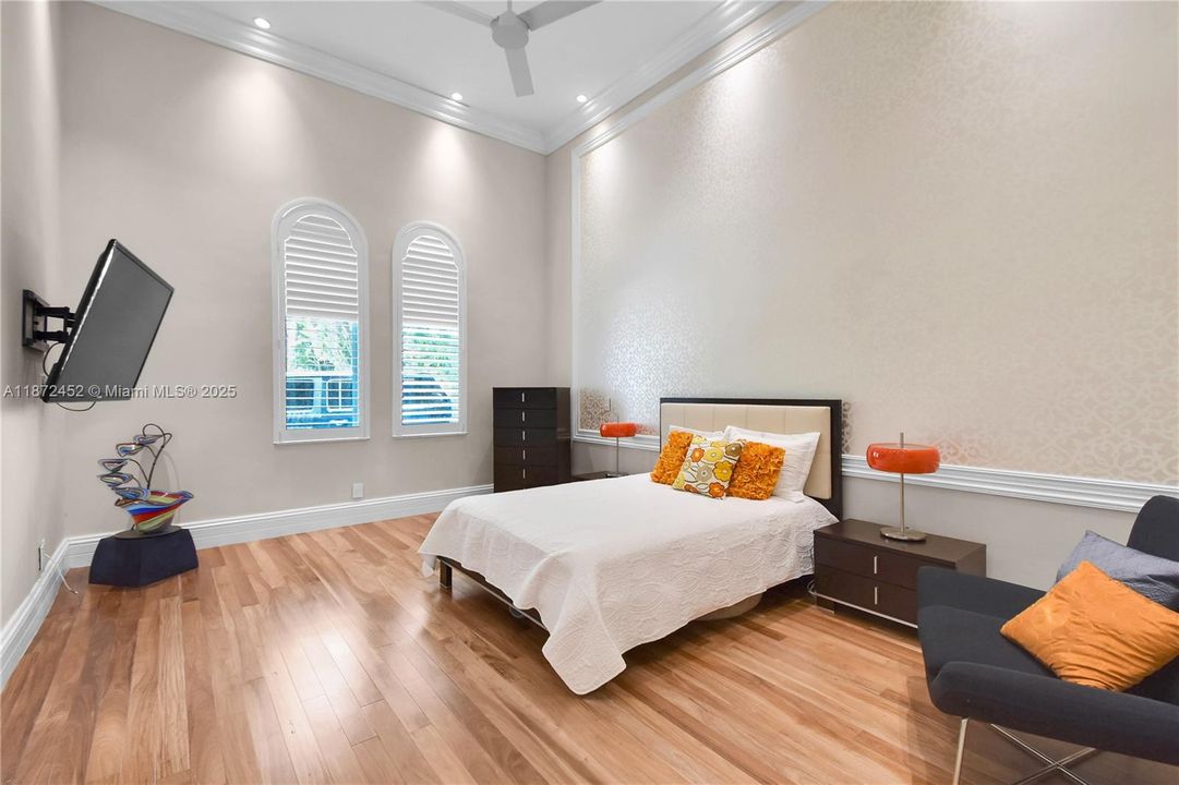 For Sale: $5,995,000 (6 beds, 8 baths, 7647 Square Feet)