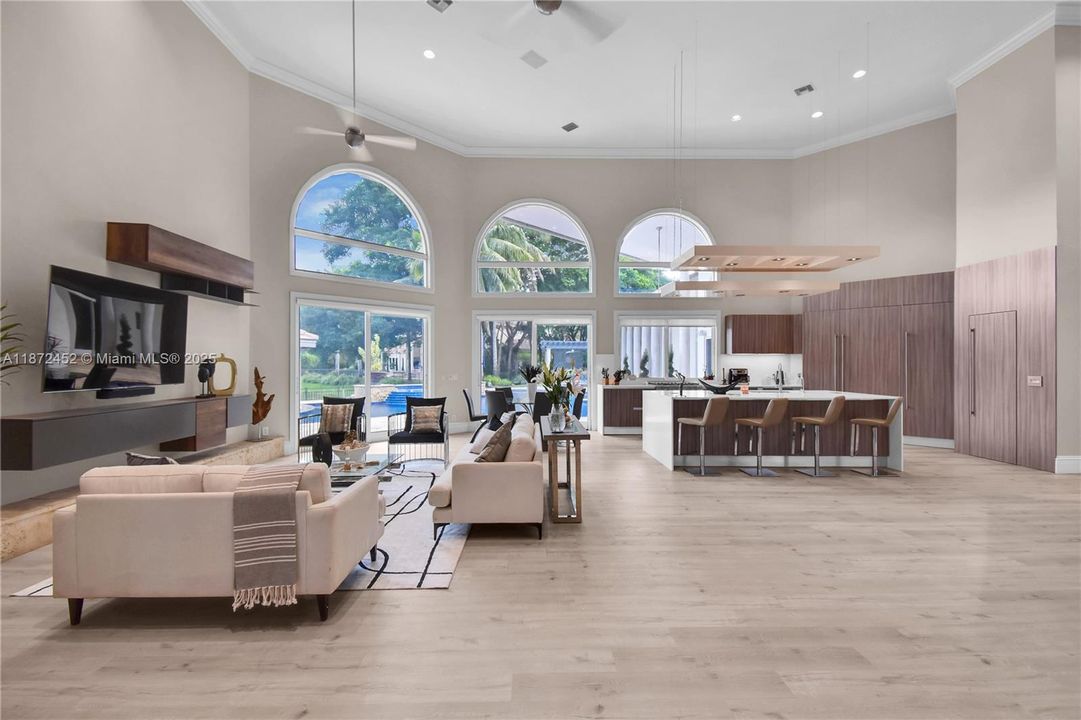 For Sale: $5,995,000 (6 beds, 8 baths, 7647 Square Feet)