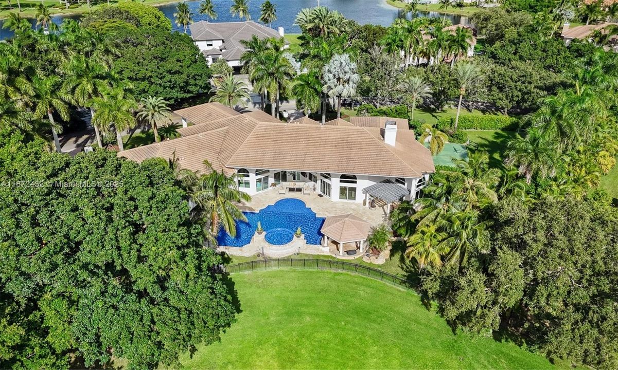 For Sale: $5,995,000 (6 beds, 8 baths, 7647 Square Feet)