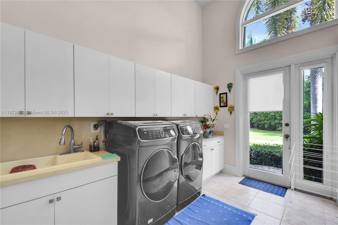 For Sale: $5,995,000 (6 beds, 8 baths, 7647 Square Feet)