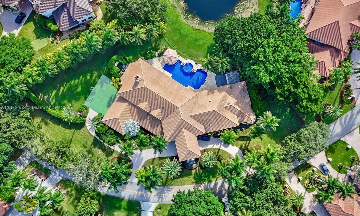 For Sale: $5,995,000 (6 beds, 8 baths, 7647 Square Feet)