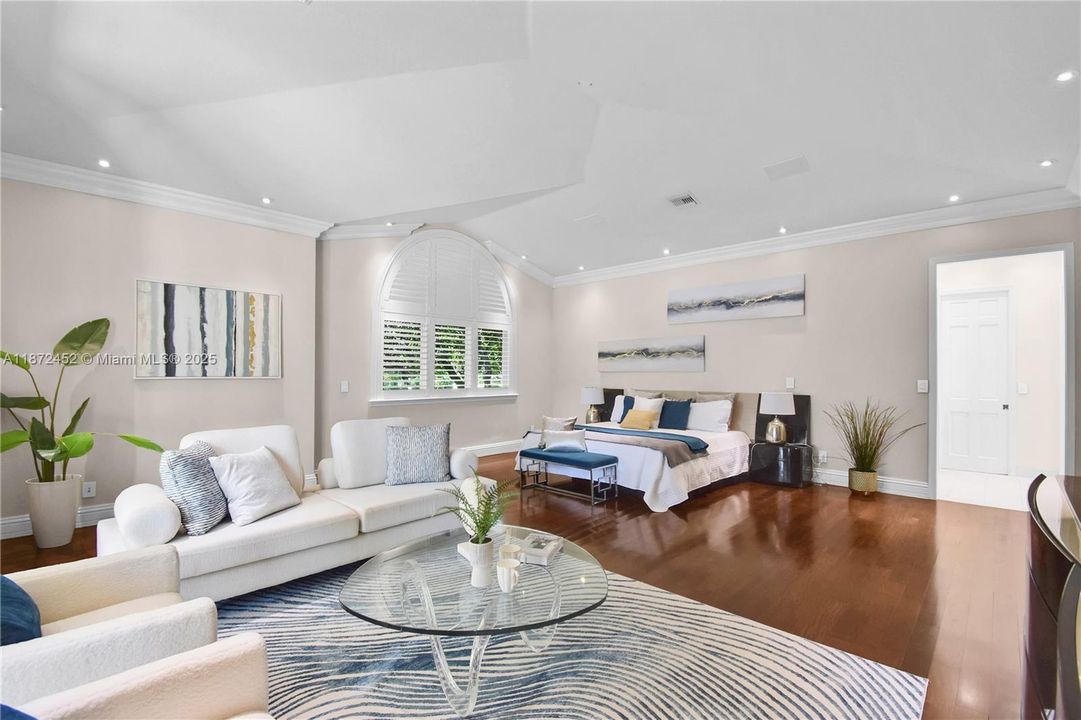 For Sale: $5,995,000 (6 beds, 8 baths, 7647 Square Feet)