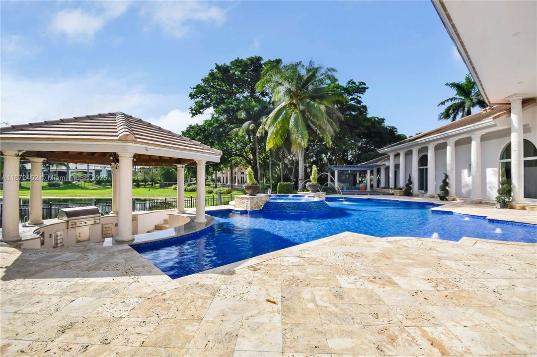 For Sale: $5,995,000 (6 beds, 8 baths, 7647 Square Feet)