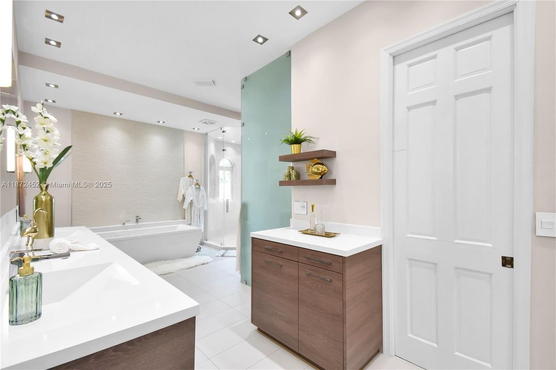 For Sale: $5,995,000 (6 beds, 8 baths, 7647 Square Feet)