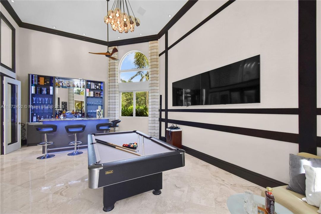 For Sale: $5,995,000 (6 beds, 8 baths, 7647 Square Feet)