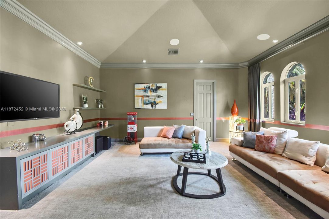 For Sale: $5,995,000 (6 beds, 8 baths, 7647 Square Feet)