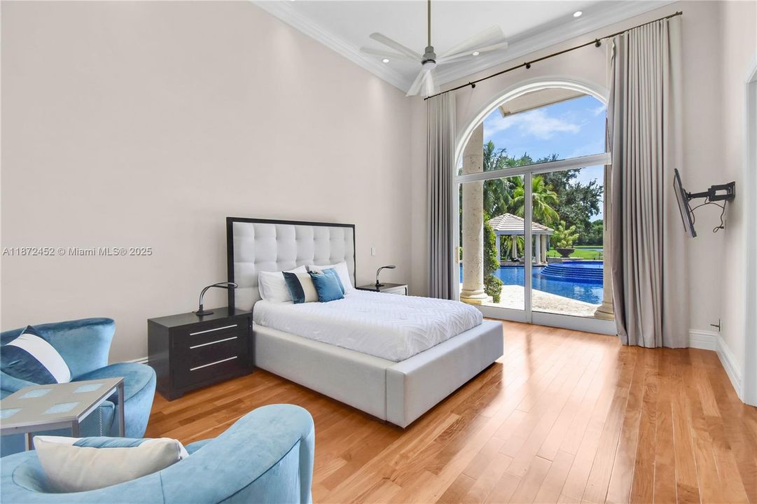 For Sale: $5,995,000 (6 beds, 8 baths, 7647 Square Feet)