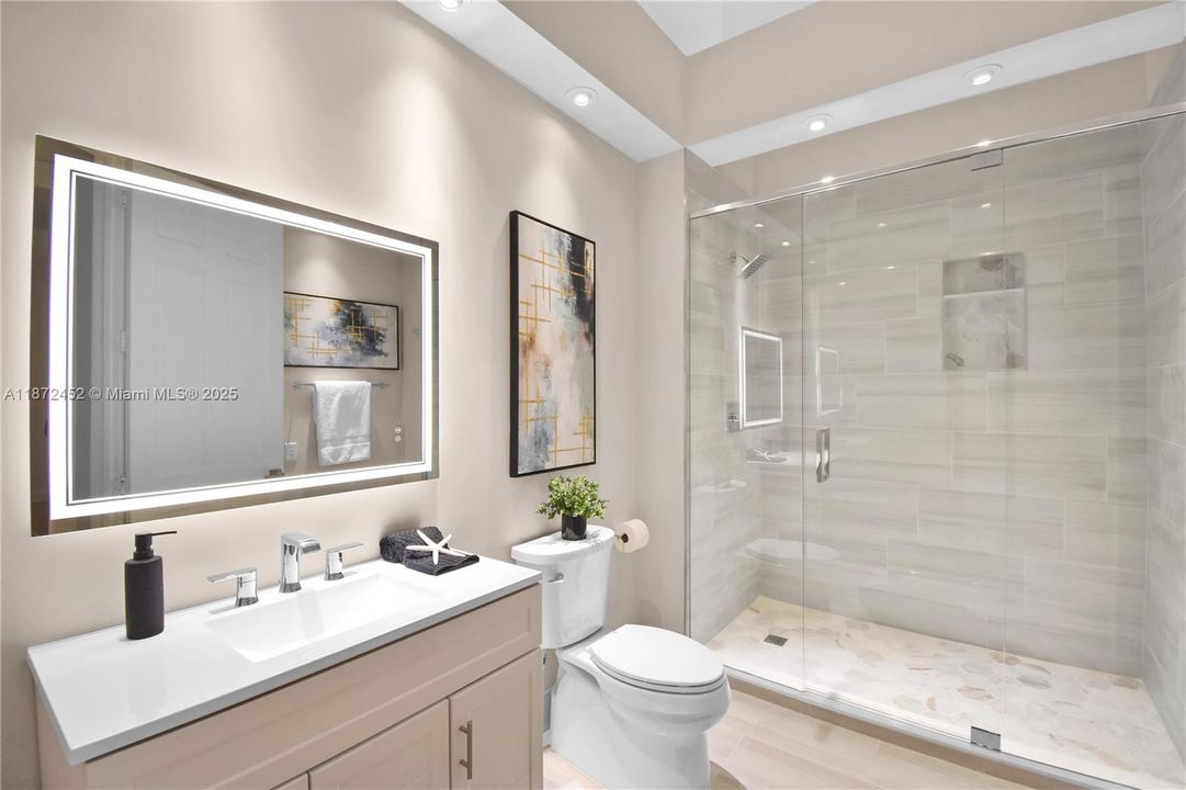 For Sale: $5,995,000 (6 beds, 8 baths, 7647 Square Feet)