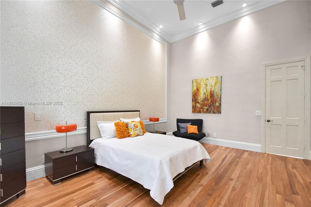 For Sale: $5,995,000 (6 beds, 8 baths, 7647 Square Feet)