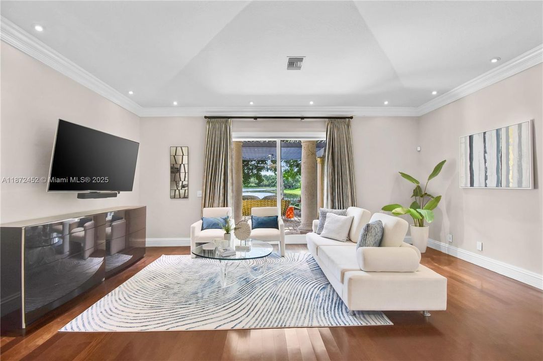 For Sale: $5,995,000 (6 beds, 8 baths, 7647 Square Feet)