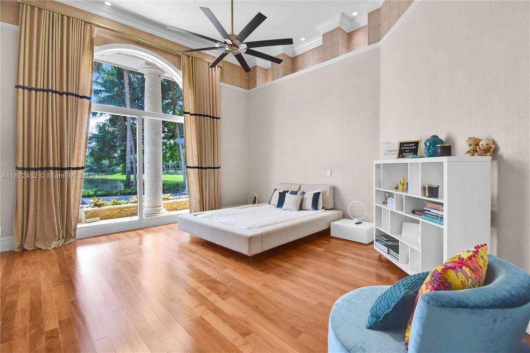 For Sale: $5,995,000 (6 beds, 8 baths, 7647 Square Feet)