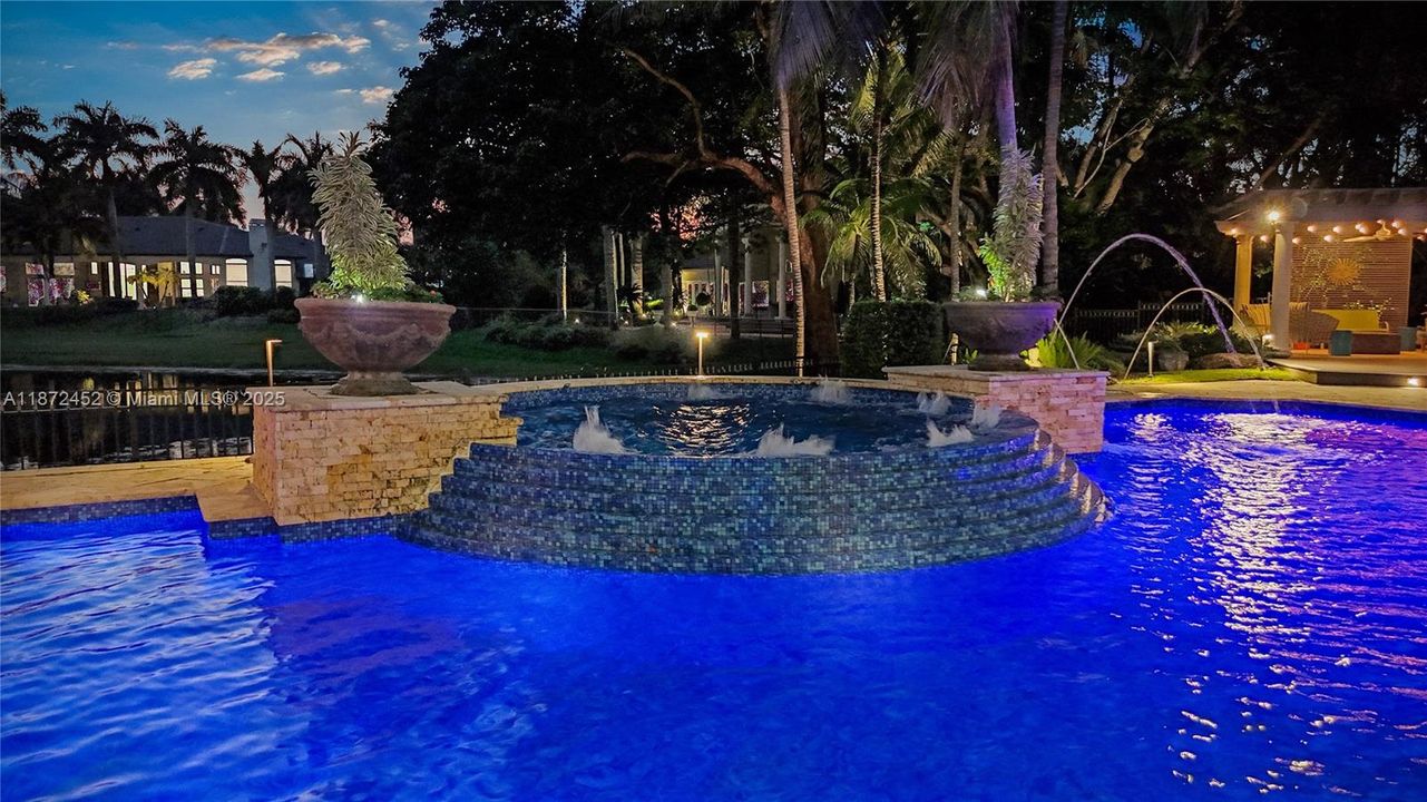 For Sale: $5,995,000 (6 beds, 8 baths, 7647 Square Feet)