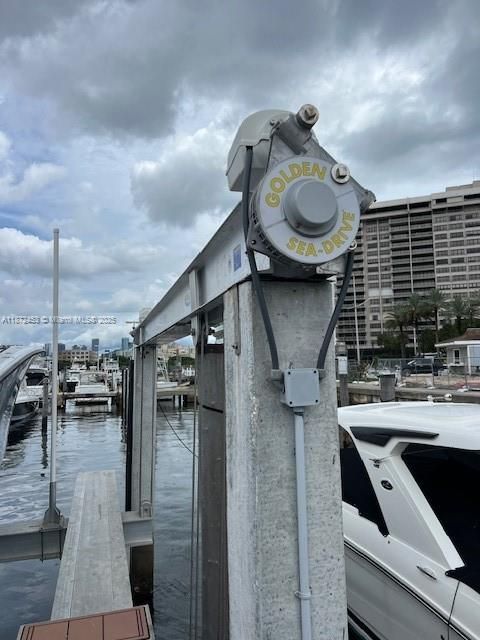 待售: $1,050,000 (0.02 acres)