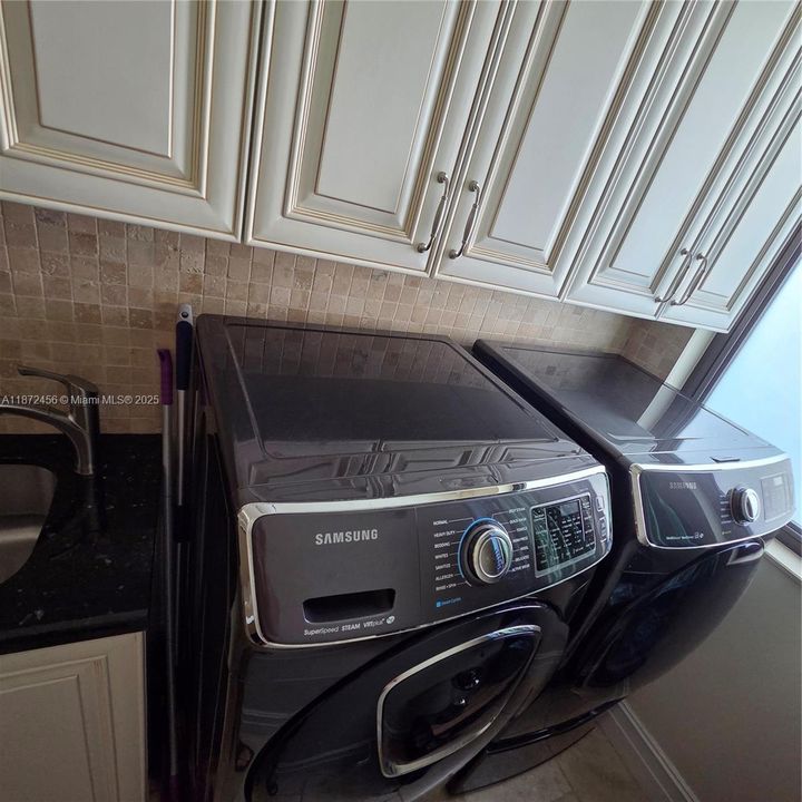 For Sale: $3,390,000 (3 beds, 3 baths, 2080 Square Feet)