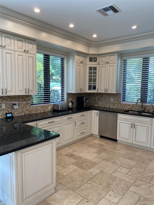 For Sale: $3,390,000 (3 beds, 3 baths, 2080 Square Feet)