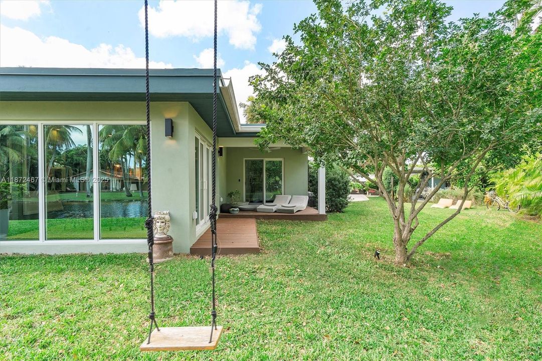 For Sale: $2,390,000 (4 beds, 4 baths, 2729 Square Feet)