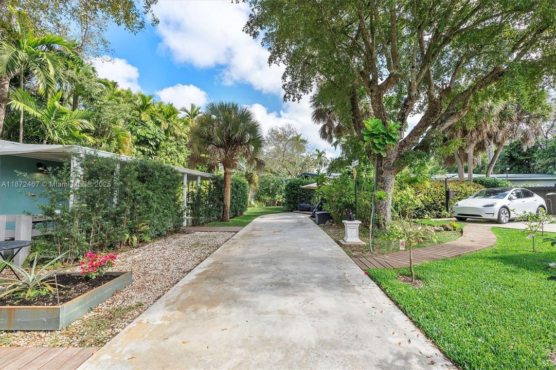 For Sale: $2,390,000 (4 beds, 4 baths, 2729 Square Feet)