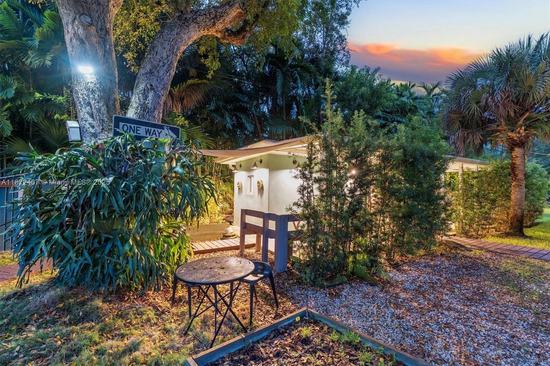 For Sale: $2,390,000 (4 beds, 4 baths, 2729 Square Feet)