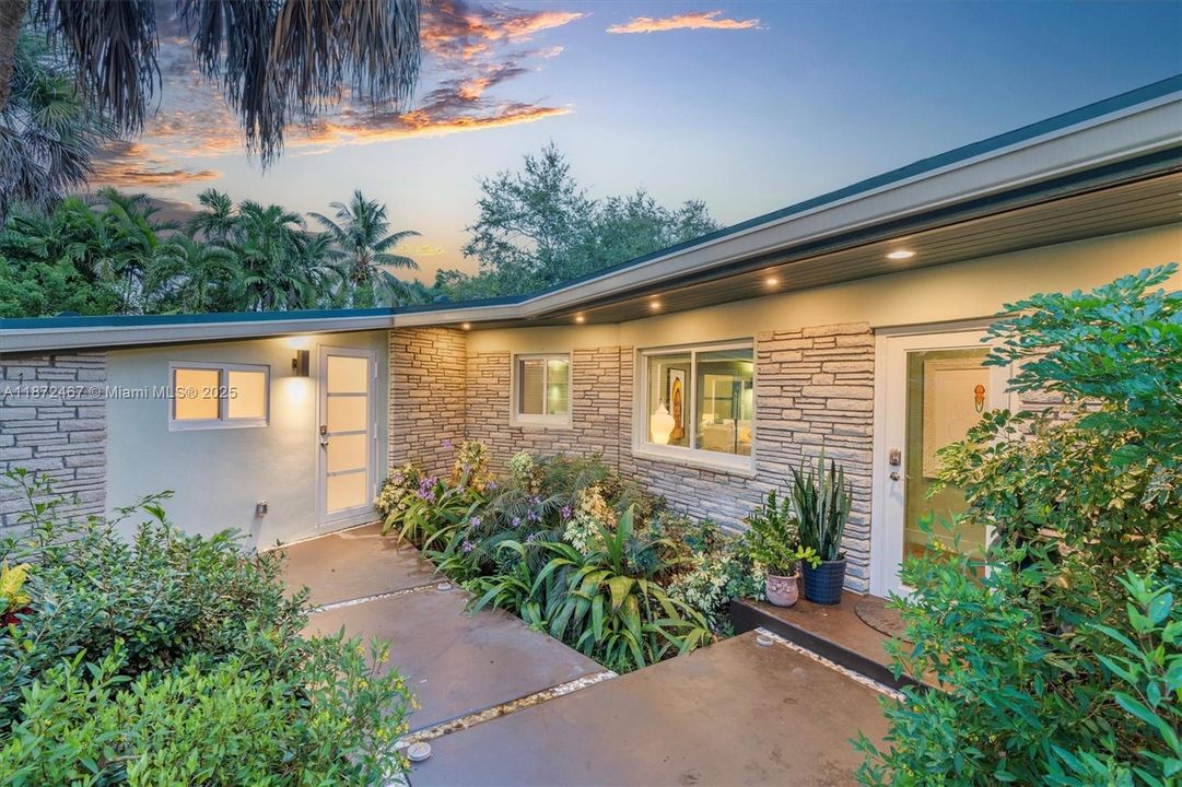 For Sale: $2,390,000 (4 beds, 4 baths, 2729 Square Feet)