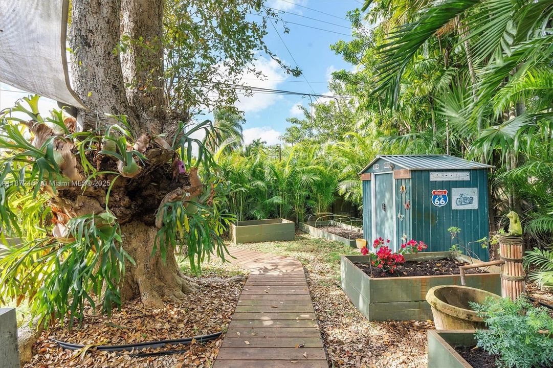 For Sale: $2,390,000 (4 beds, 4 baths, 2729 Square Feet)