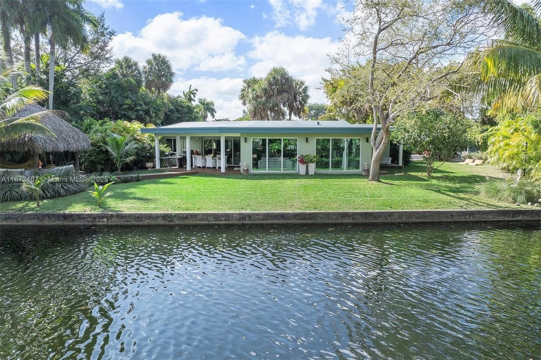 For Sale: $2,390,000 (4 beds, 4 baths, 2729 Square Feet)