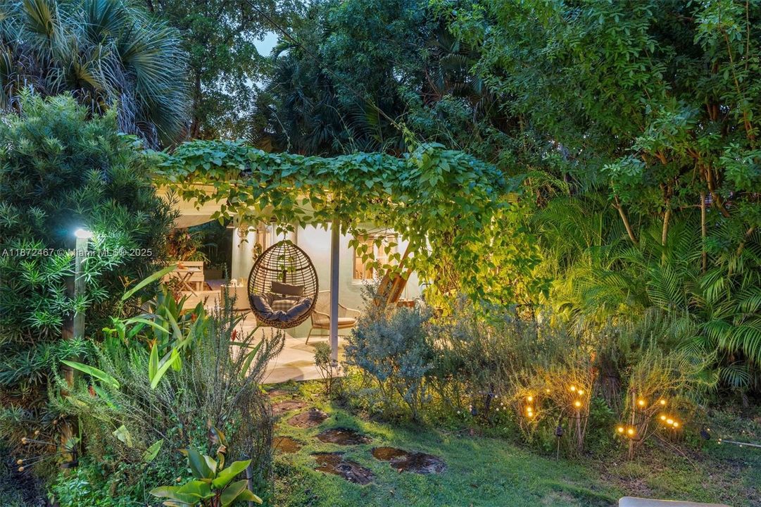 For Sale: $2,390,000 (4 beds, 4 baths, 2729 Square Feet)