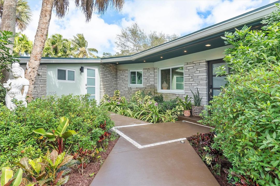 For Sale: $2,390,000 (4 beds, 4 baths, 2729 Square Feet)