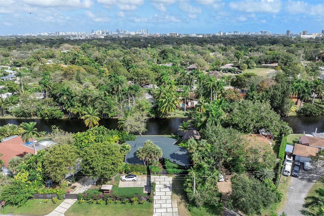 For Sale: $2,390,000 (4 beds, 4 baths, 2729 Square Feet)