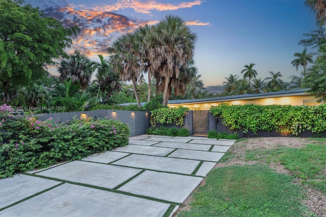 For Sale: $2,390,000 (4 beds, 4 baths, 2729 Square Feet)