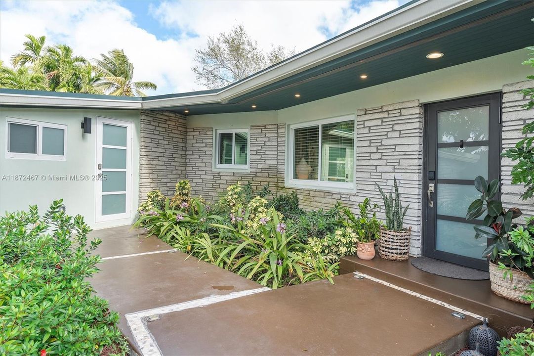 For Sale: $2,390,000 (4 beds, 4 baths, 2729 Square Feet)