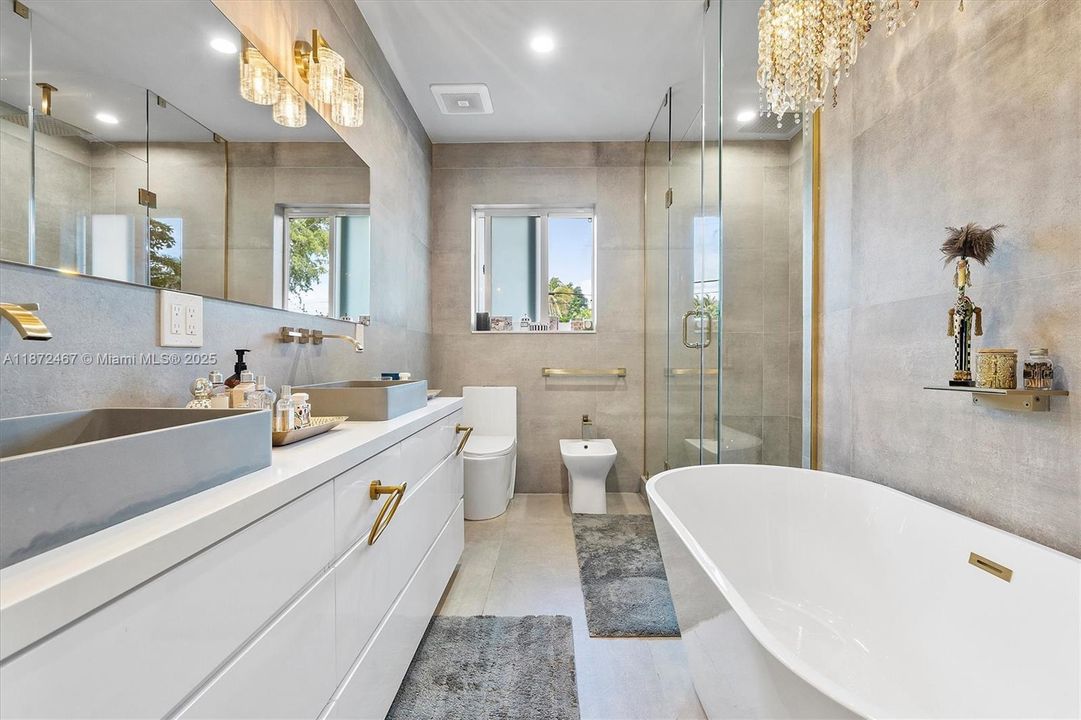 For Sale: $2,390,000 (4 beds, 4 baths, 2729 Square Feet)