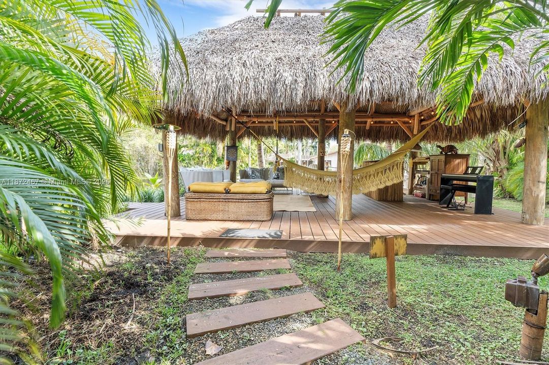 For Sale: $2,390,000 (4 beds, 4 baths, 2729 Square Feet)