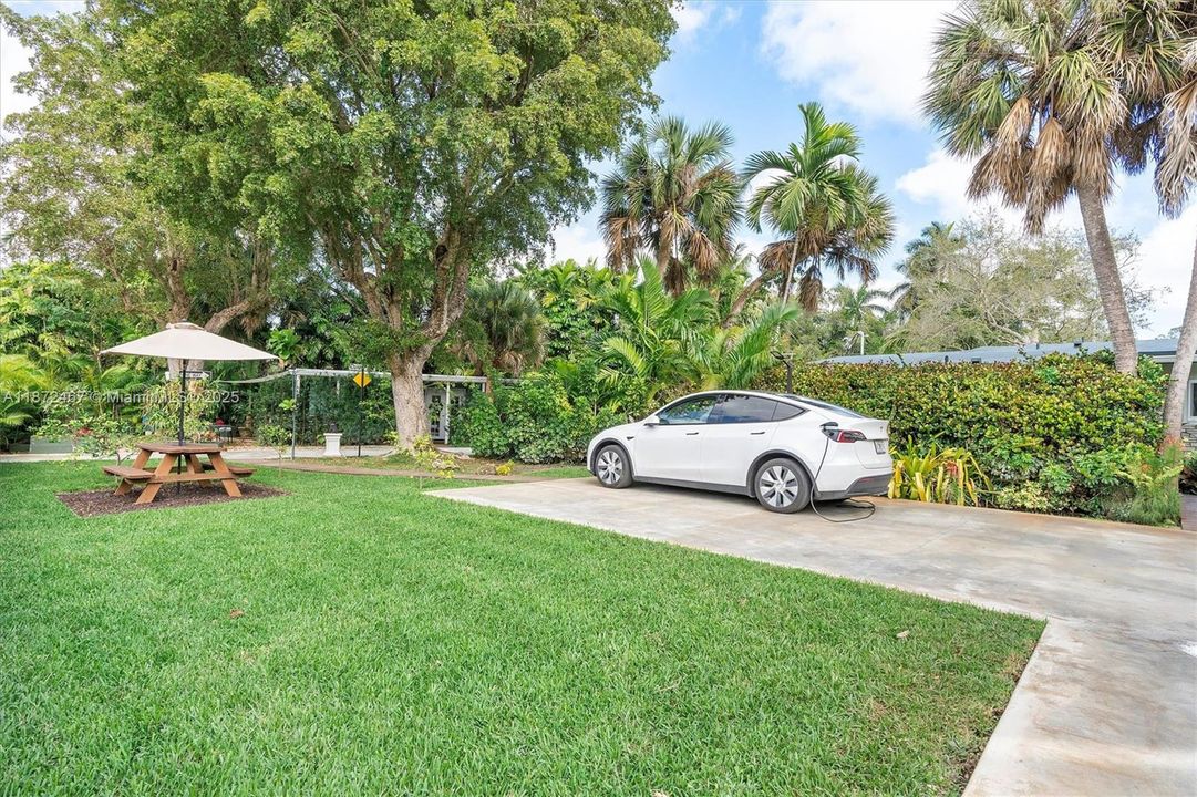 For Sale: $2,390,000 (4 beds, 4 baths, 2729 Square Feet)