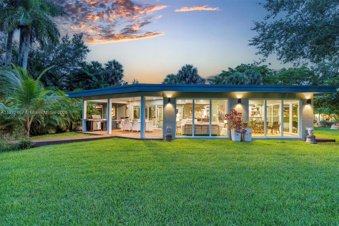 For Sale: $2,390,000 (4 beds, 4 baths, 2729 Square Feet)