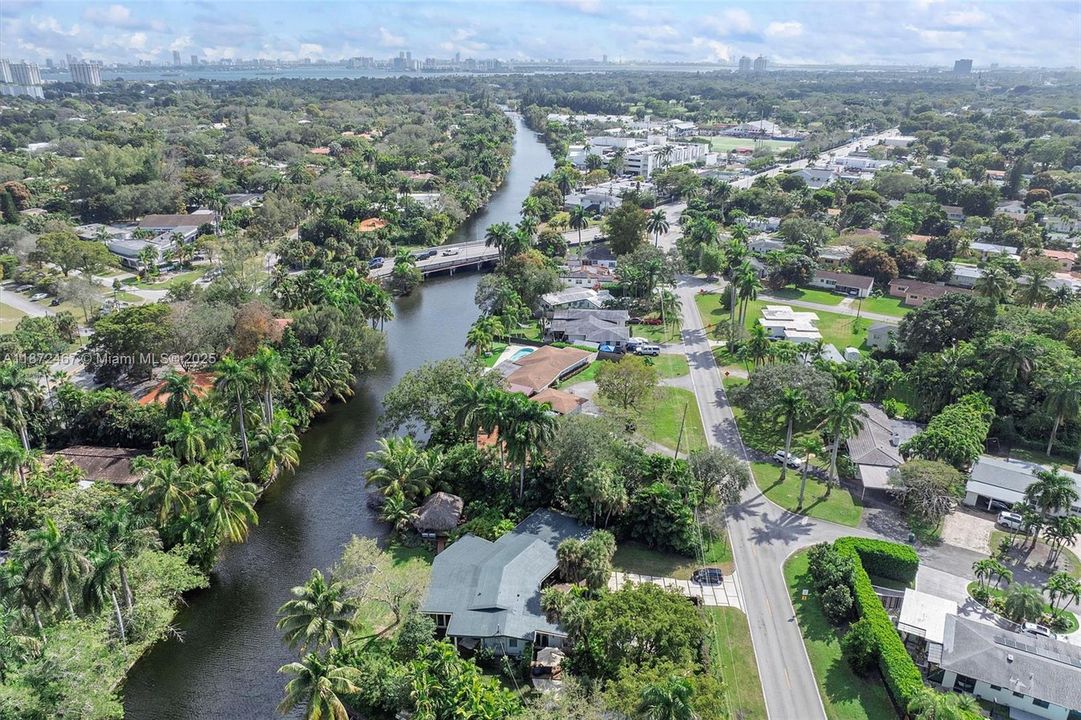 For Sale: $2,390,000 (4 beds, 4 baths, 2729 Square Feet)