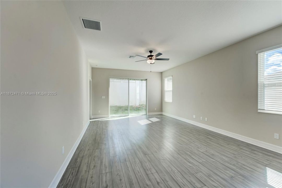 出租: $2,300 (4 贝兹, 2 浴室, 1763 平方英尺)