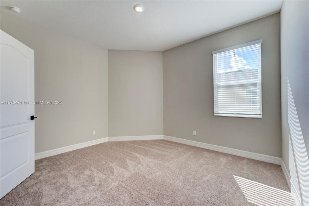 出租: $2,300 (4 贝兹, 2 浴室, 1763 平方英尺)