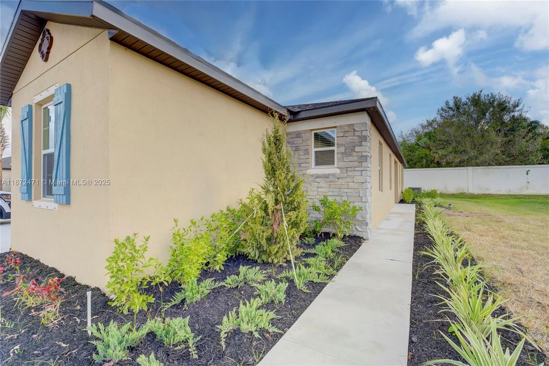 出租: $2,300 (4 贝兹, 2 浴室, 1763 平方英尺)