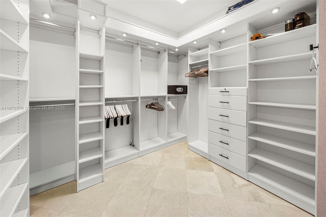 For Rent: $22,500 (5 beds, 4 baths, 3022 Square Feet)