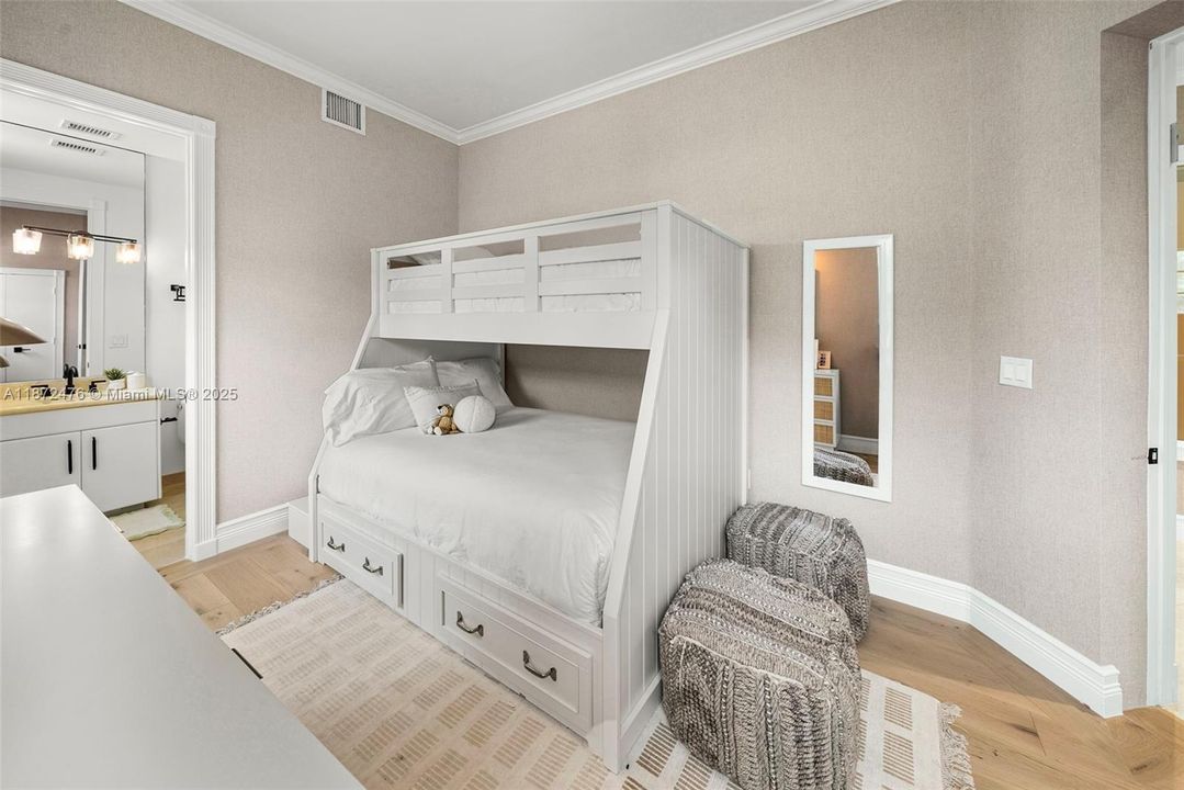 For Rent: $22,500 (5 beds, 4 baths, 3022 Square Feet)