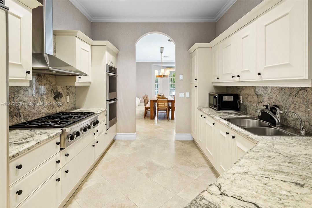 For Rent: $22,500 (5 beds, 4 baths, 3022 Square Feet)