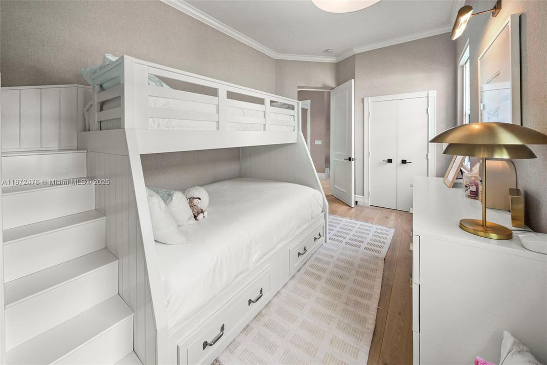 For Rent: $22,500 (5 beds, 4 baths, 3022 Square Feet)