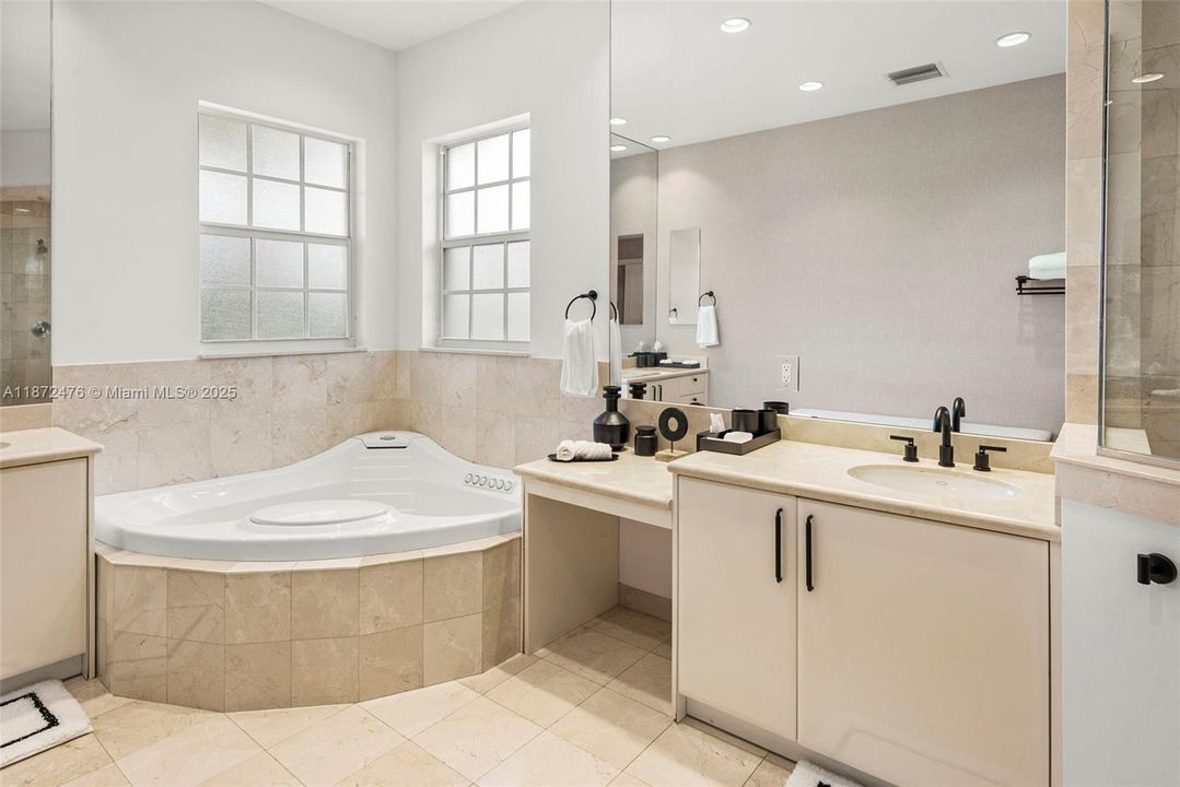 For Rent: $22,500 (5 beds, 4 baths, 3022 Square Feet)