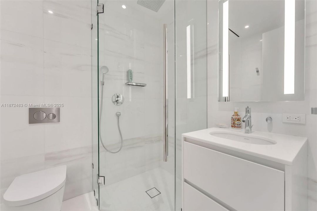 For Rent: $35,000 (4 beds, 5 baths, 3214 Square Feet)